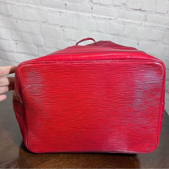 LOUIS VUITTON Epi Petit Noe. 80’s Vintage. Leather Bag EUC - Picture 7 of 14